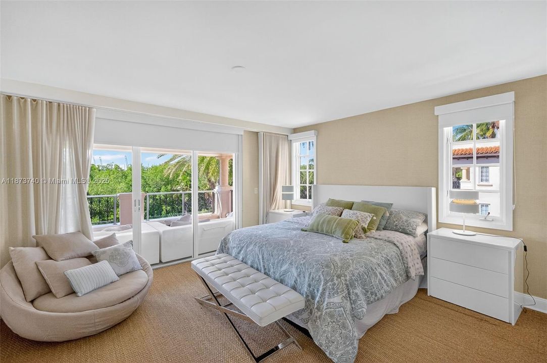 待售: $2,300,000 (2 贝兹, 2 浴室, 1429 平方英尺)