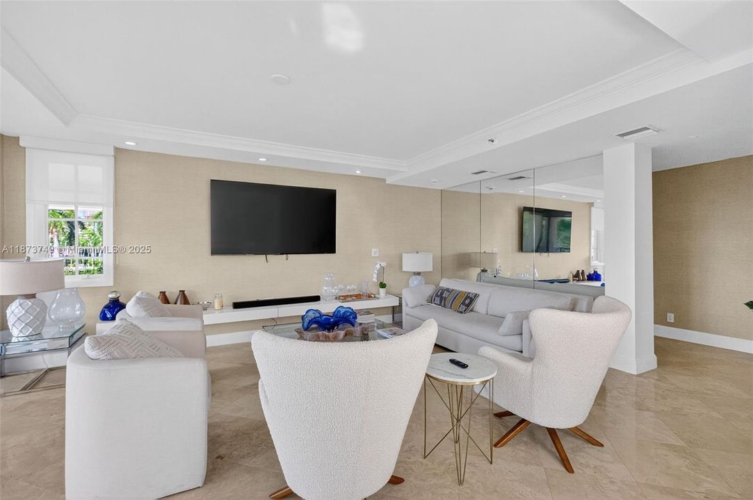 待售: $2,300,000 (2 贝兹, 2 浴室, 1429 平方英尺)