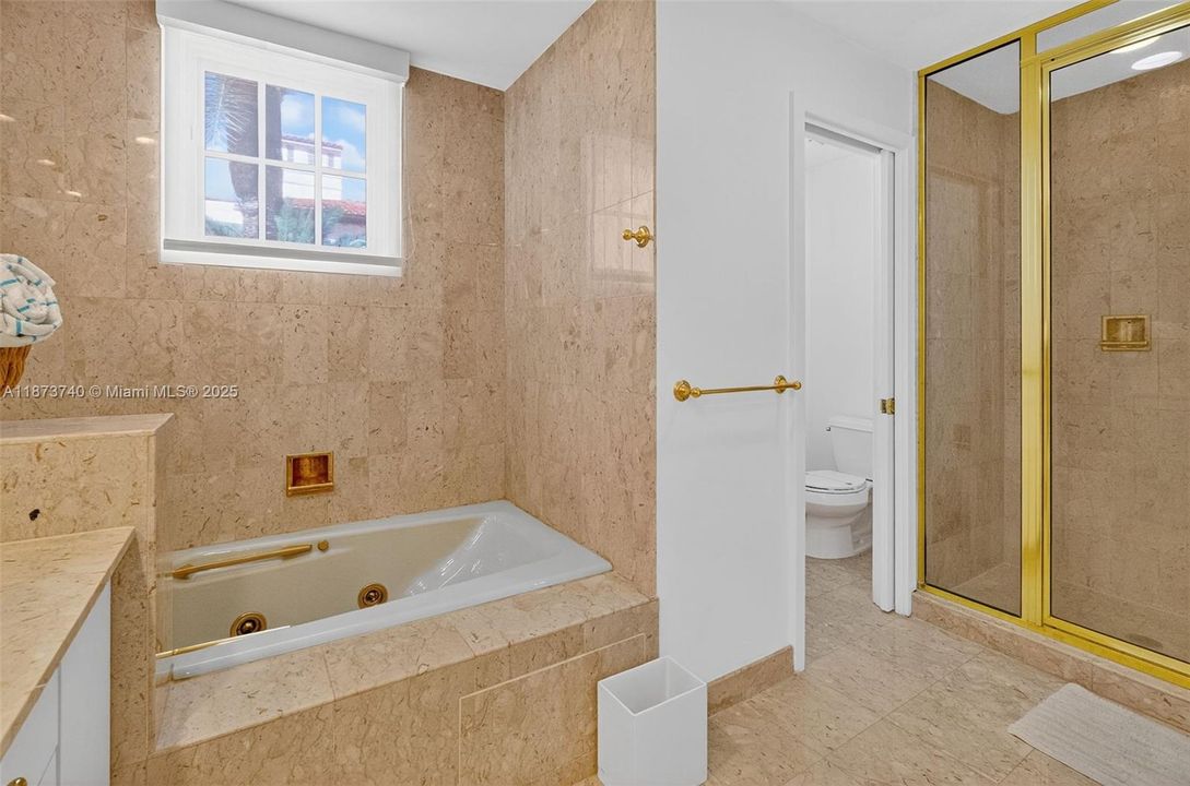 待售: $2,300,000 (2 贝兹, 2 浴室, 1429 平方英尺)