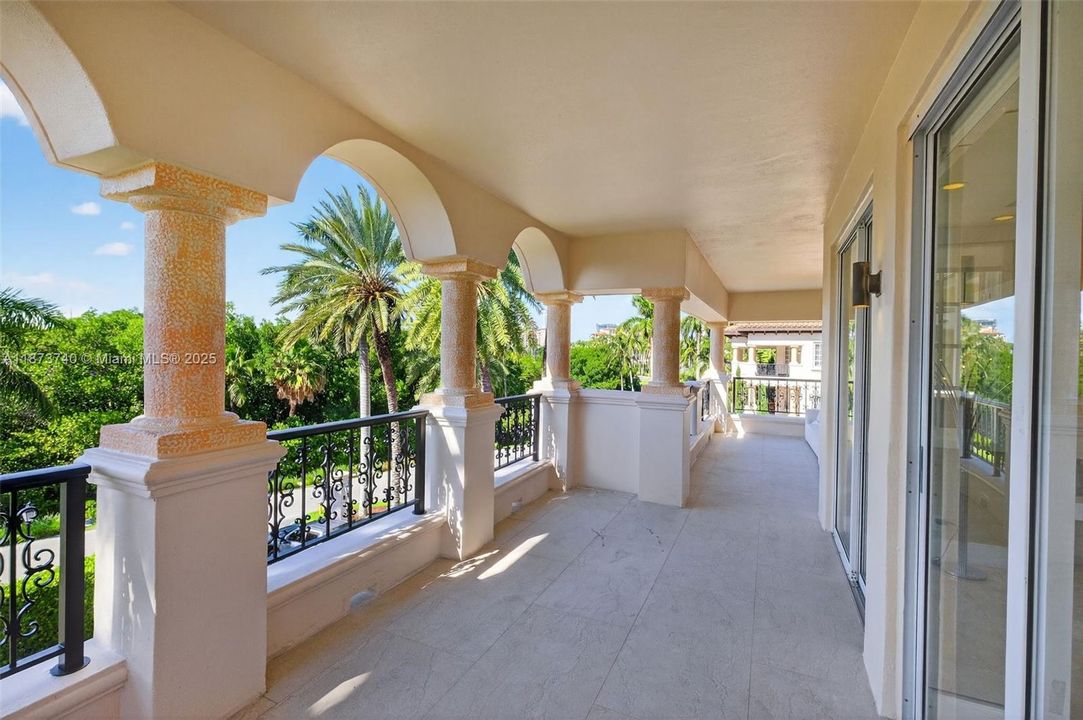 待售: $2,300,000 (2 贝兹, 2 浴室, 1429 平方英尺)