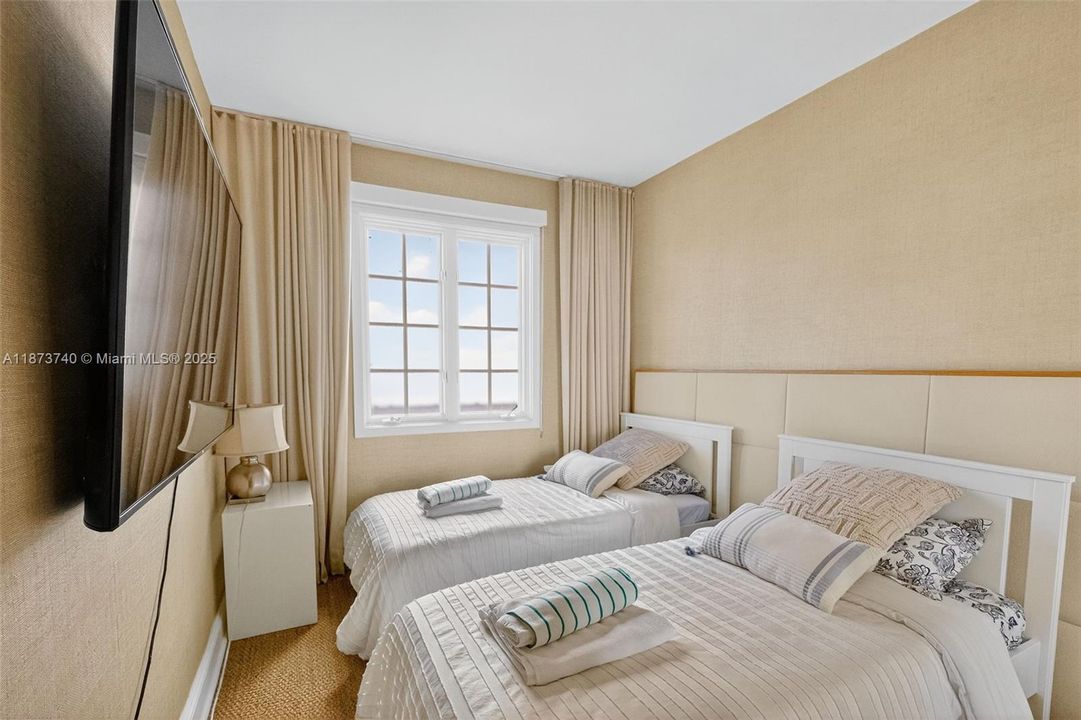 待售: $2,300,000 (2 贝兹, 2 浴室, 1429 平方英尺)