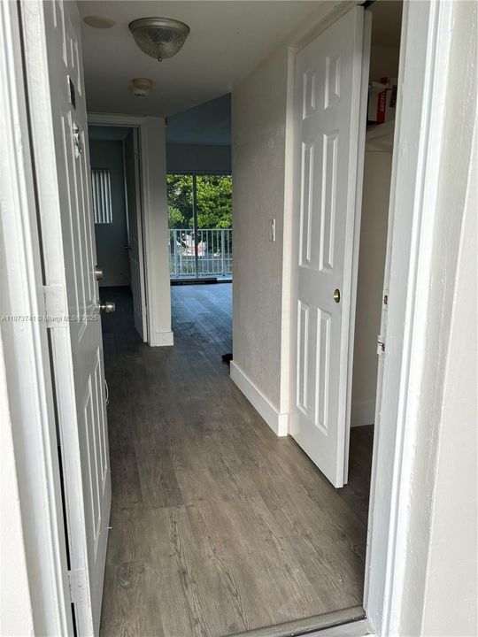 For Sale: $240,000 (1 beds, 1 baths, 648 Square Feet)
