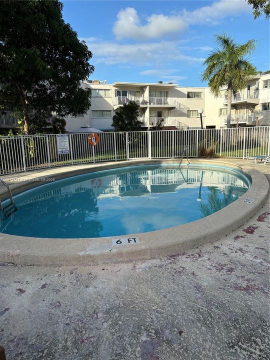 For Sale: $240,000 (1 beds, 1 baths, 648 Square Feet)