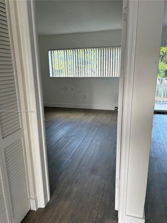 For Sale: $240,000 (1 beds, 1 baths, 648 Square Feet)