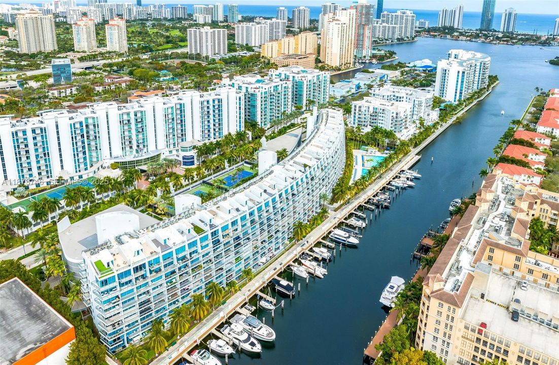 For Sale: $799,000 (2 beds, 3 baths, 1552 Square Feet)