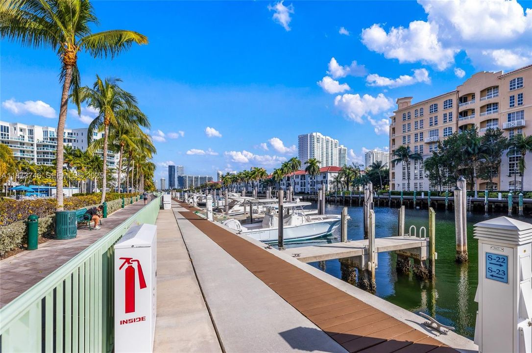 For Sale: $799,000 (2 beds, 3 baths, 1552 Square Feet)