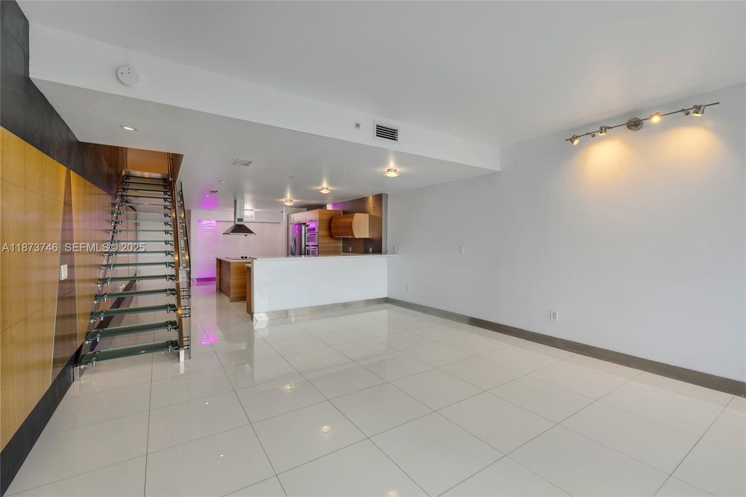 For Sale: $799,000 (2 beds, 3 baths, 1552 Square Feet)