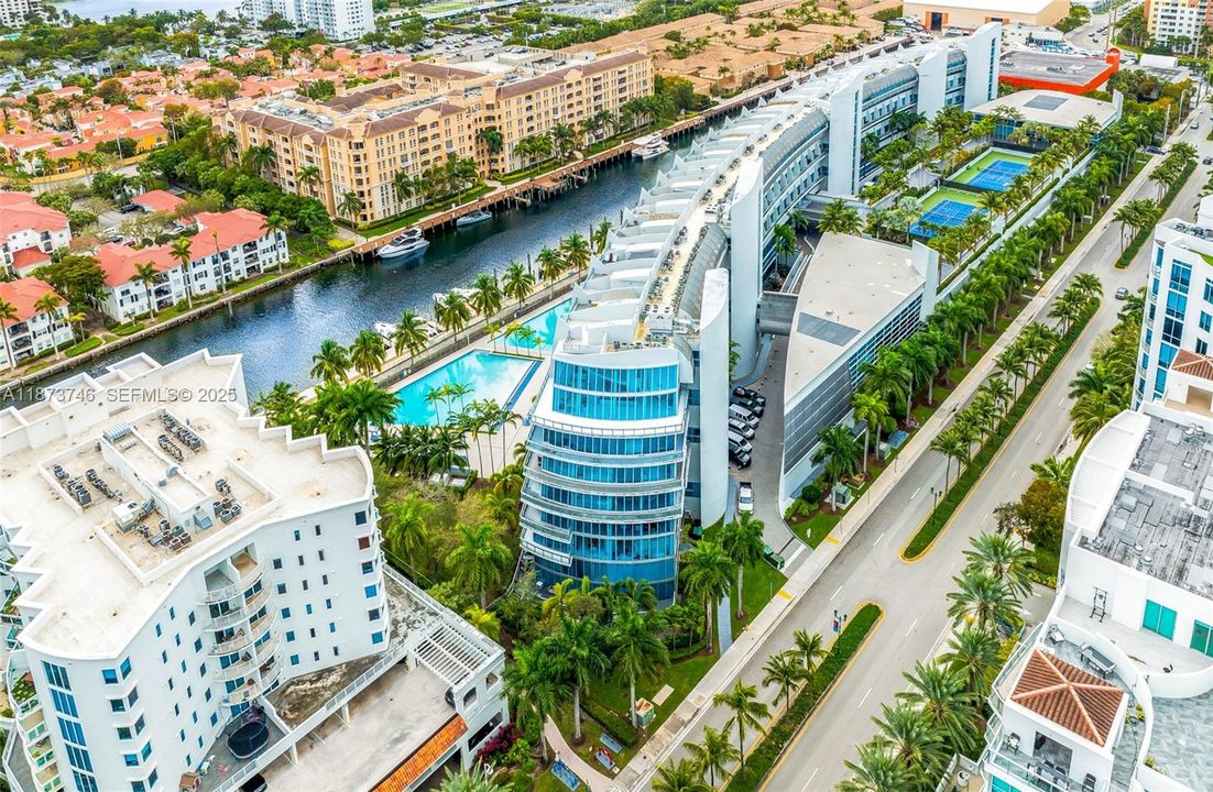 For Sale: $799,000 (2 beds, 3 baths, 1552 Square Feet)