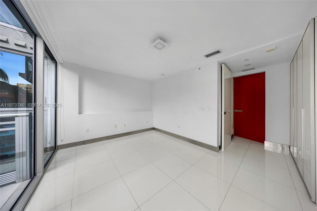 For Sale: $799,000 (2 beds, 3 baths, 1552 Square Feet)