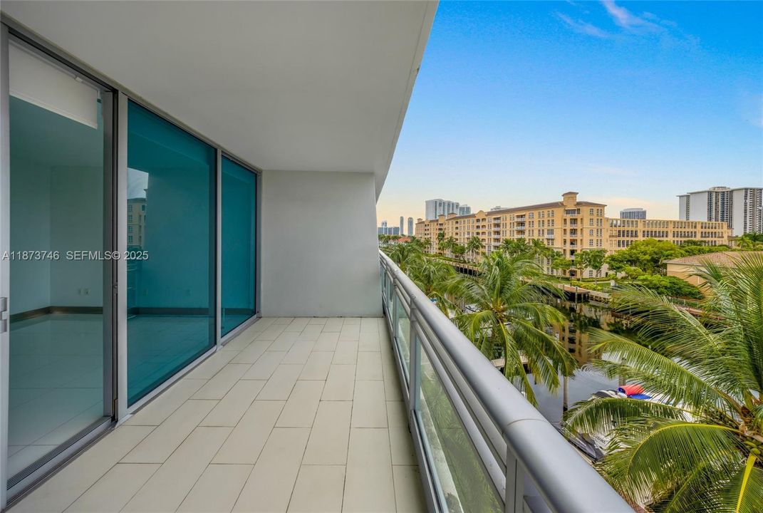 For Sale: $799,000 (2 beds, 3 baths, 1552 Square Feet)