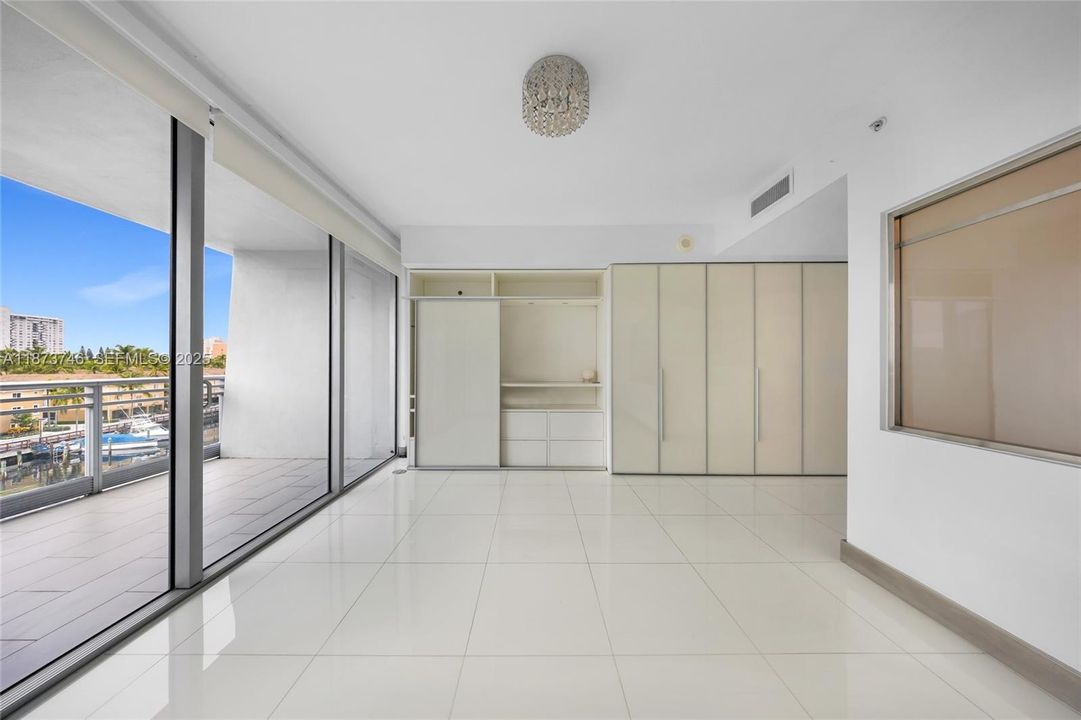 For Sale: $799,000 (2 beds, 3 baths, 1552 Square Feet)