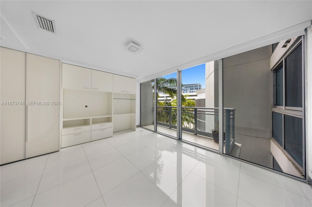 For Sale: $799,000 (2 beds, 3 baths, 1552 Square Feet)