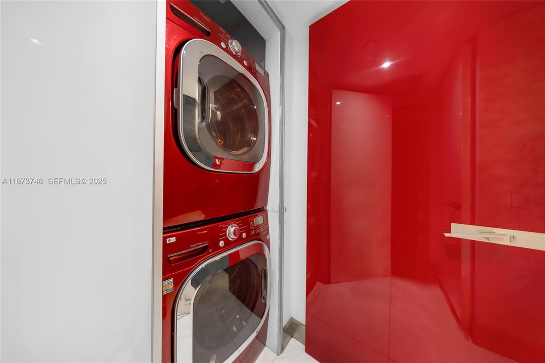 For Sale: $799,000 (2 beds, 3 baths, 1552 Square Feet)