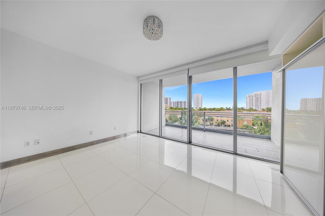 For Sale: $799,000 (2 beds, 3 baths, 1552 Square Feet)