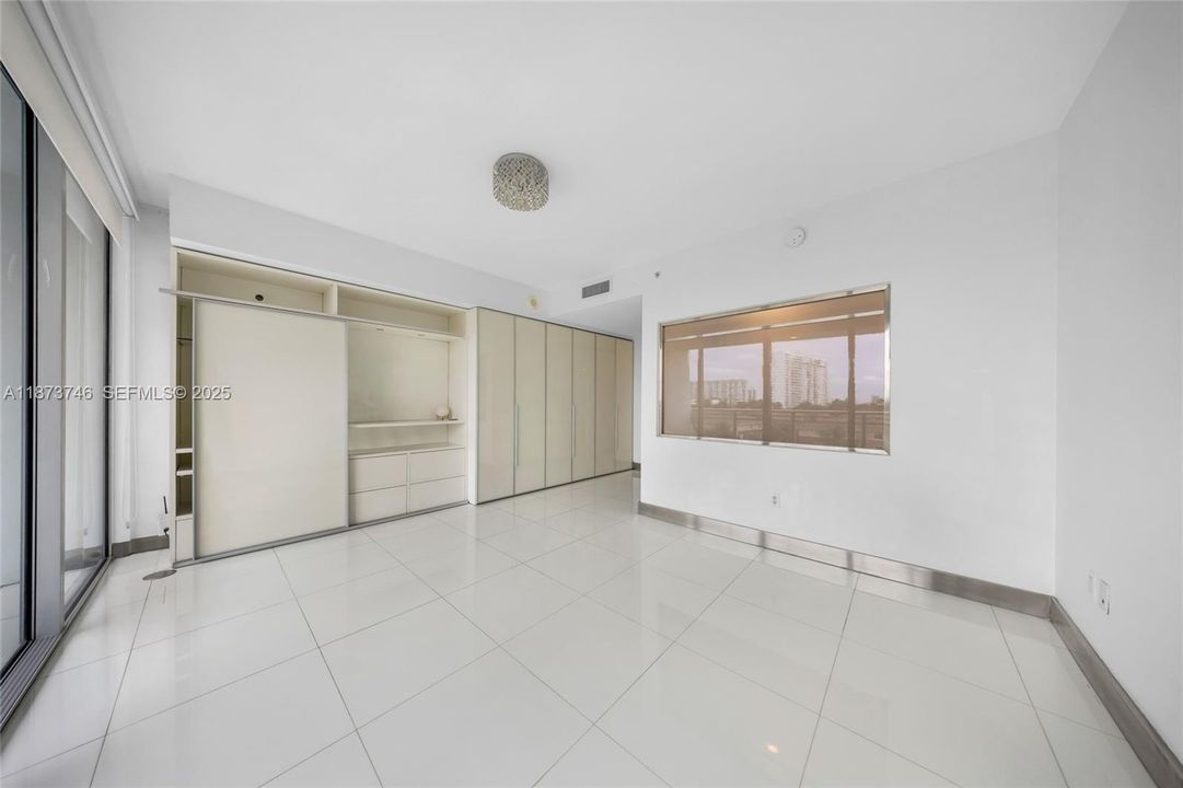 For Sale: $799,000 (2 beds, 3 baths, 1552 Square Feet)