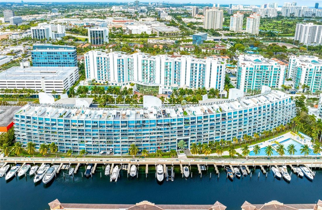 For Sale: $799,000 (2 beds, 3 baths, 1552 Square Feet)