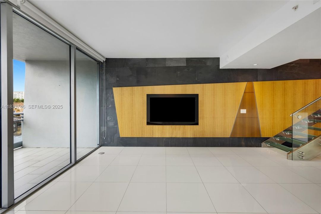 For Sale: $799,000 (2 beds, 3 baths, 1552 Square Feet)