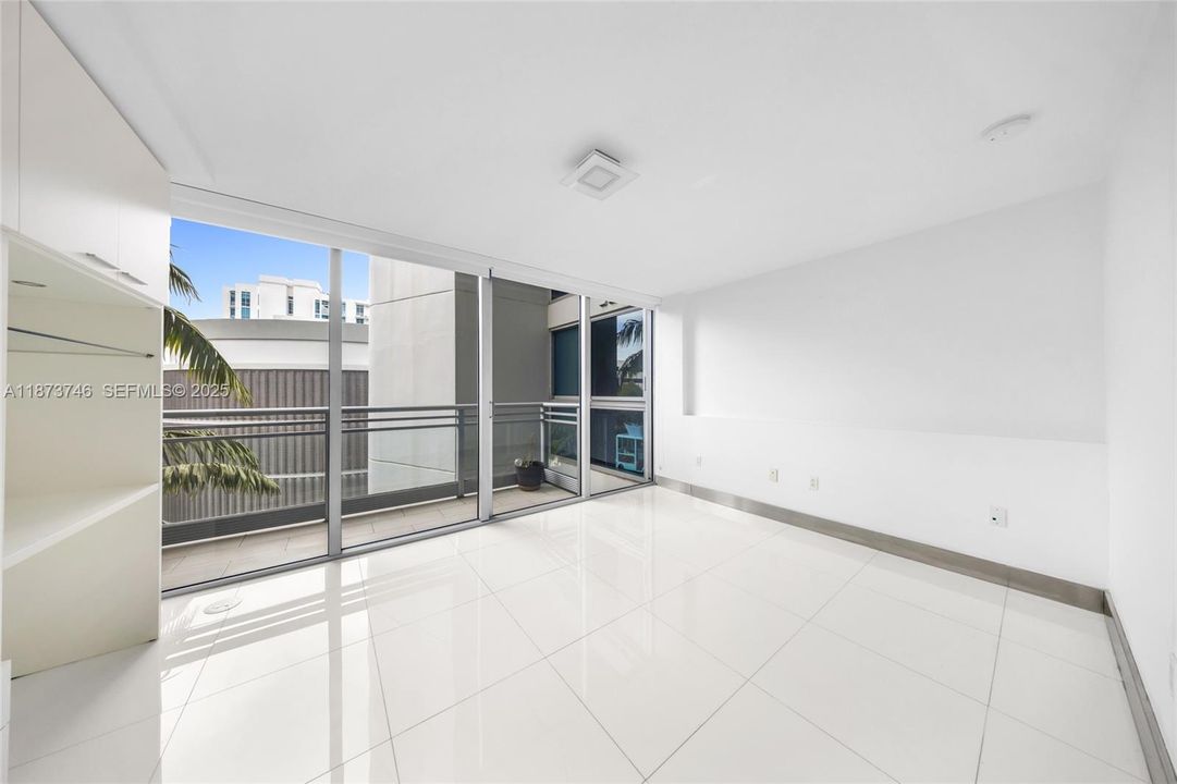 For Sale: $799,000 (2 beds, 3 baths, 1552 Square Feet)