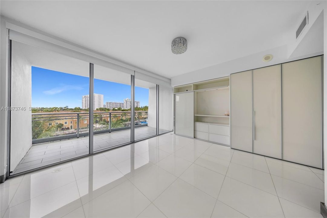 For Sale: $799,000 (2 beds, 3 baths, 1552 Square Feet)