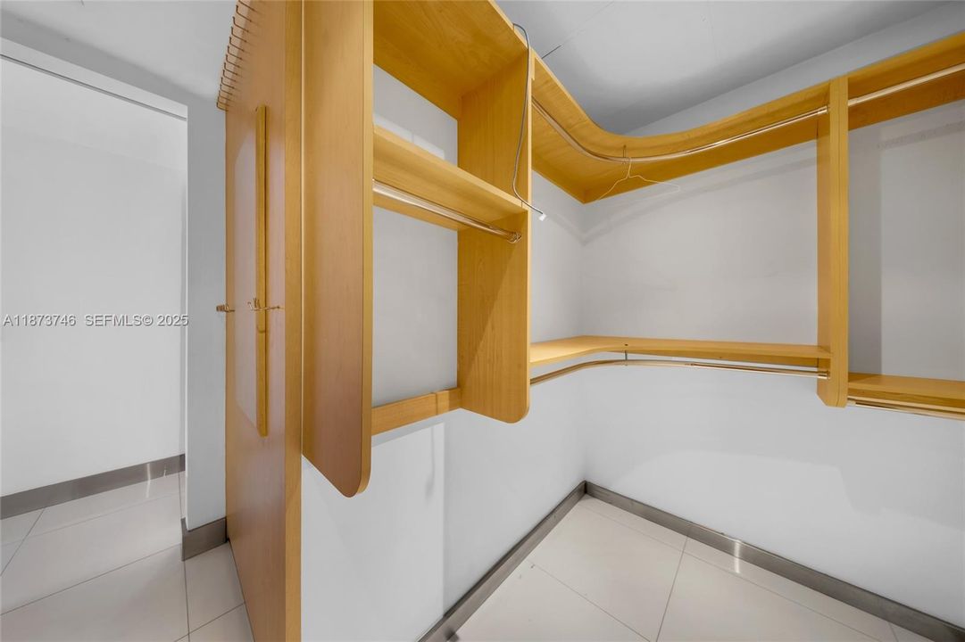 For Sale: $799,000 (2 beds, 3 baths, 1552 Square Feet)