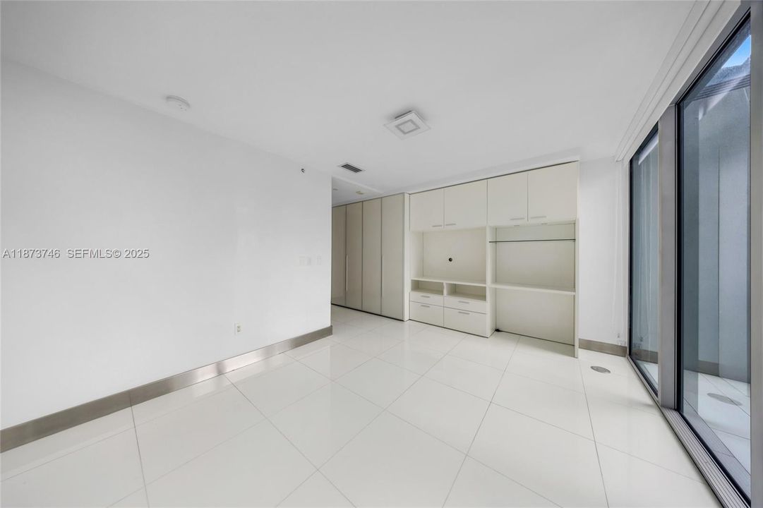 For Sale: $799,000 (2 beds, 3 baths, 1552 Square Feet)