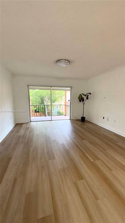 待售: $300,000 (2 贝兹, 2 浴室, 918 平方英尺)