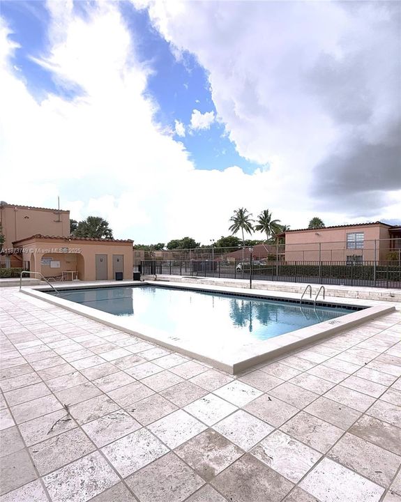 待售: $300,000 (2 贝兹, 2 浴室, 918 平方英尺)