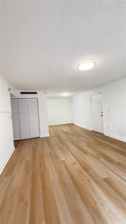 待售: $300,000 (2 贝兹, 2 浴室, 918 平方英尺)