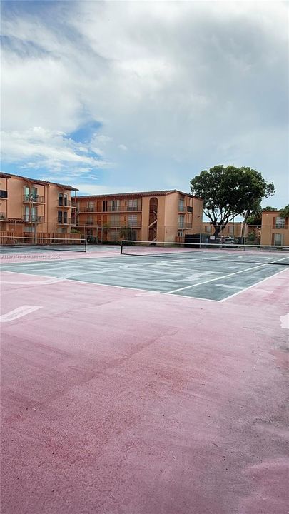 待售: $300,000 (2 贝兹, 2 浴室, 918 平方英尺)