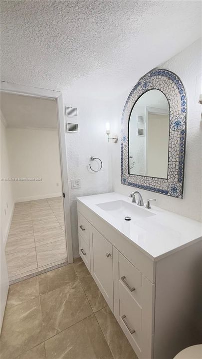 待售: $300,000 (2 贝兹, 2 浴室, 918 平方英尺)