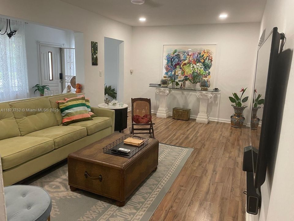 Recientemente alquilado: $2,600 (2 camas, 2 baños, 1183 Pies cuadrados)