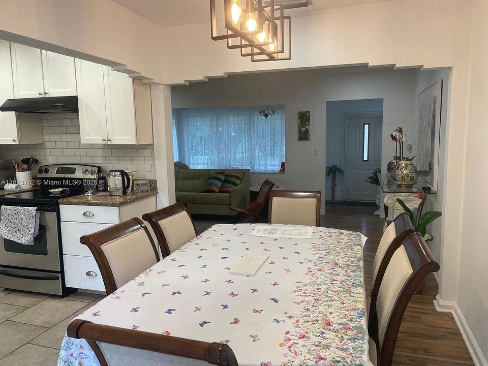 Recientemente alquilado: $2,600 (2 camas, 2 baños, 1183 Pies cuadrados)