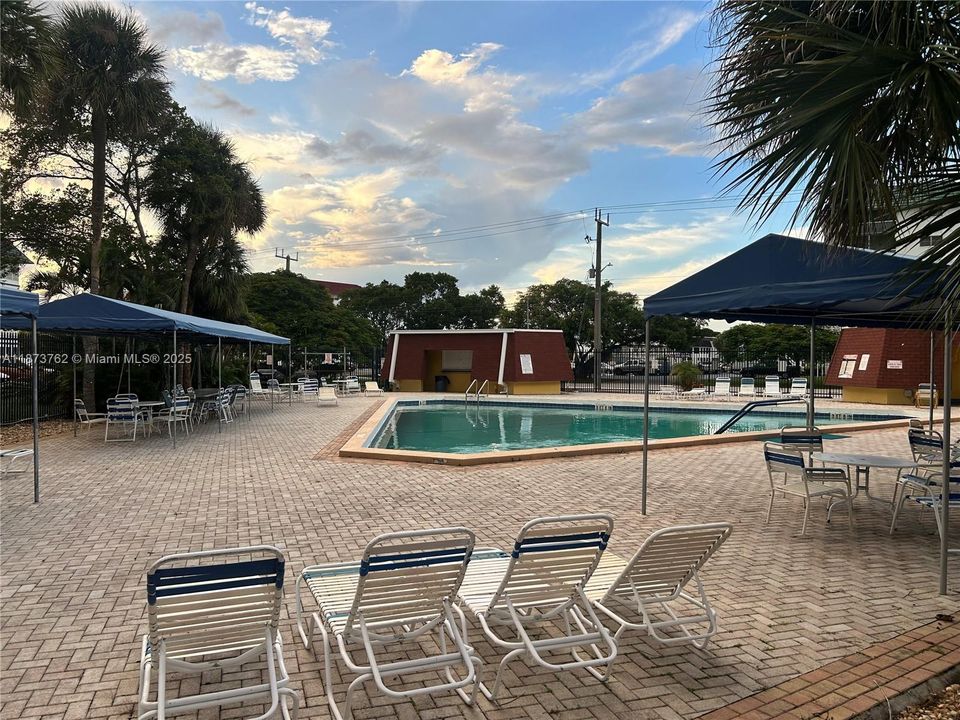 Active With Contract: $145,000 (2 beds, 2 baths, 1185 Square Feet)