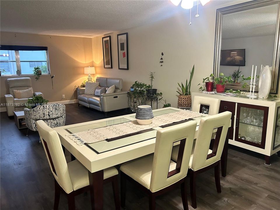 Active With Contract: $145,000 (2 beds, 2 baths, 1185 Square Feet)