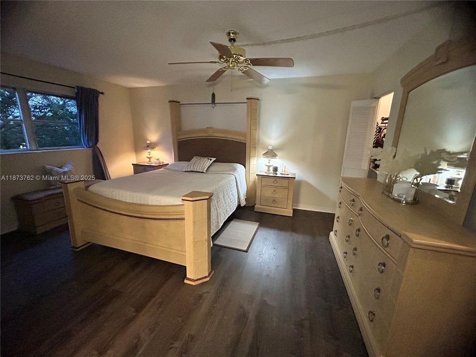 Active With Contract: $145,000 (2 beds, 2 baths, 1185 Square Feet)