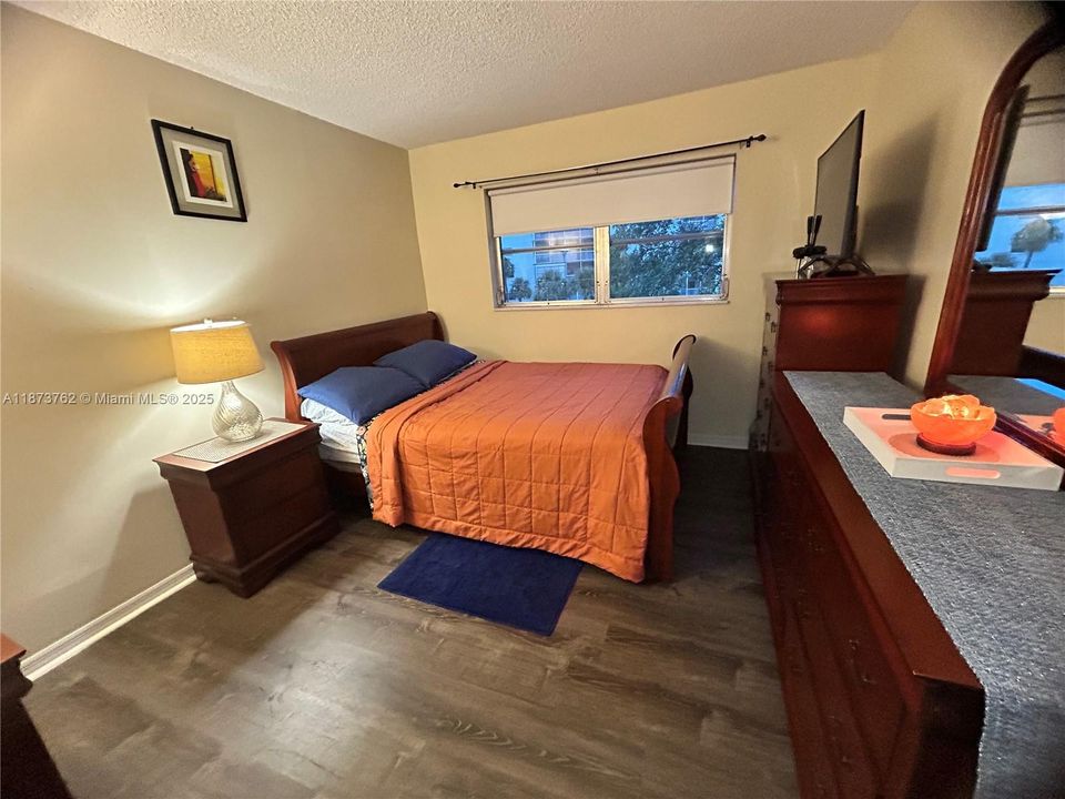 Active With Contract: $145,000 (2 beds, 2 baths, 1185 Square Feet)