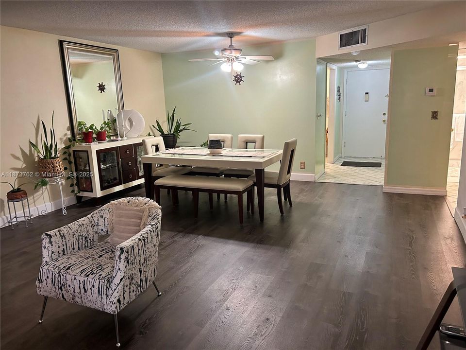 Active With Contract: $145,000 (2 beds, 2 baths, 1185 Square Feet)