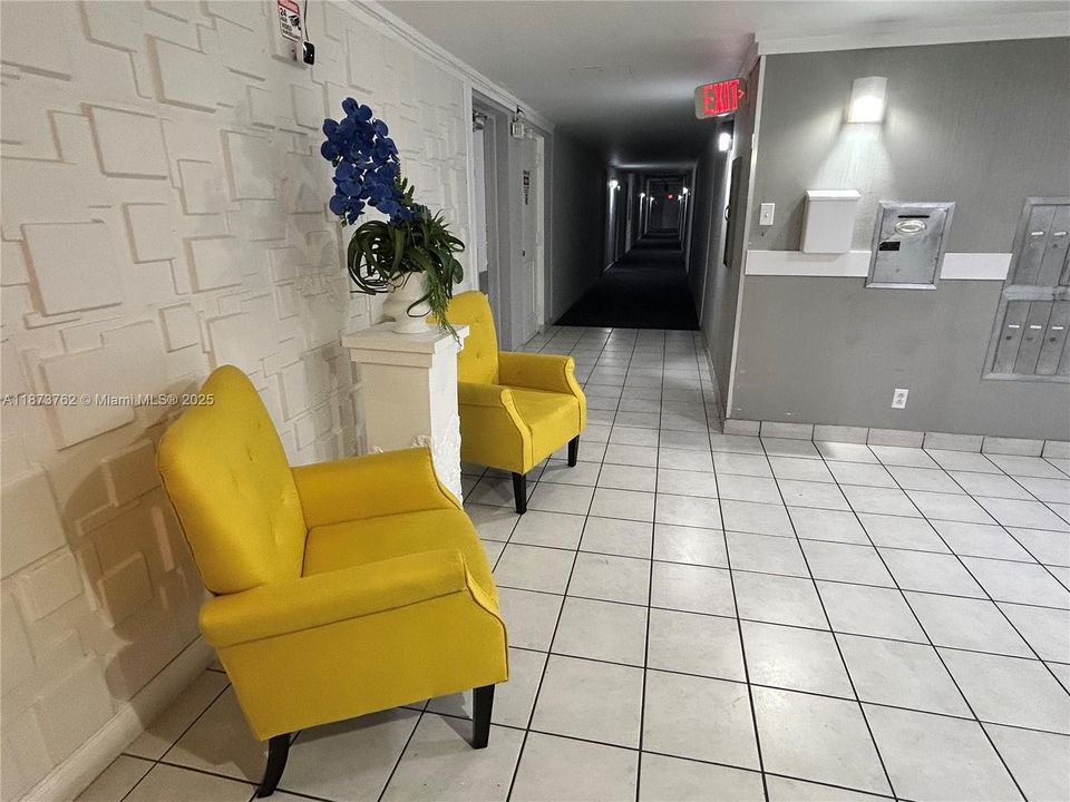 Active With Contract: $145,000 (2 beds, 2 baths, 1185 Square Feet)