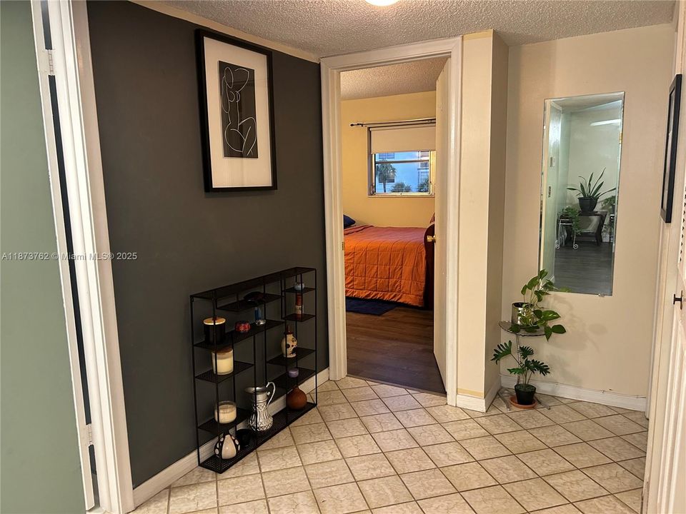 Active With Contract: $145,000 (2 beds, 2 baths, 1185 Square Feet)