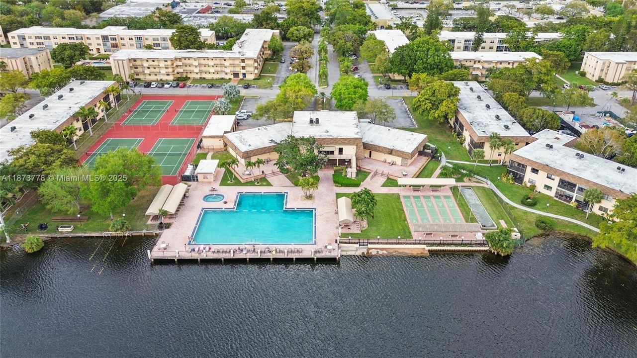 For Sale: $124,900 (1 beds, 1 baths, 730 Square Feet)