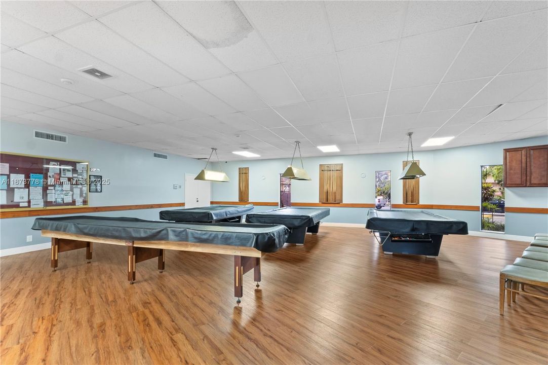 For Sale: $124,900 (1 beds, 1 baths, 730 Square Feet)