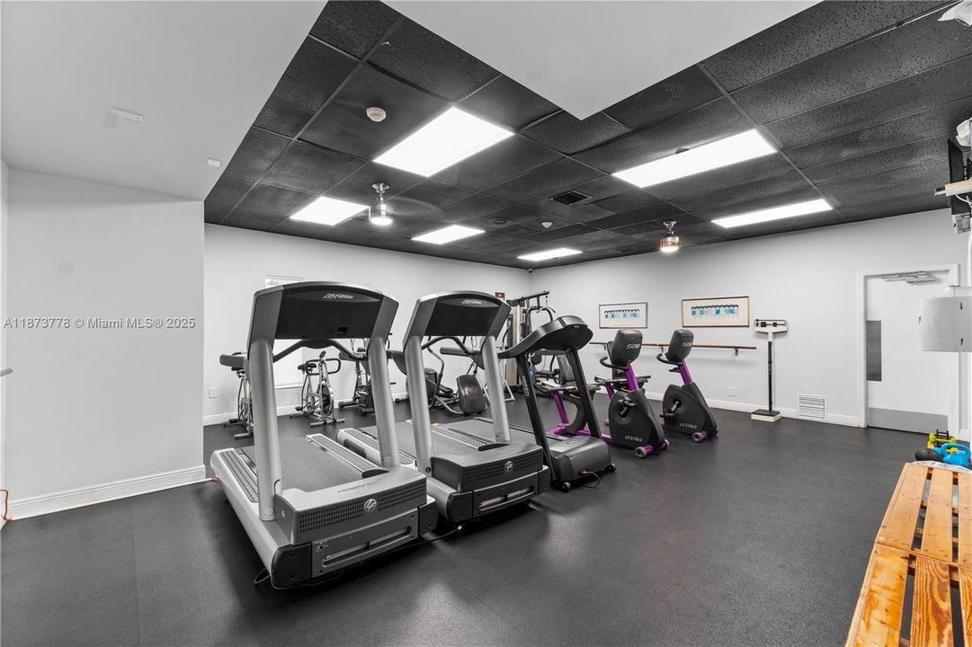 For Sale: $124,900 (1 beds, 1 baths, 730 Square Feet)