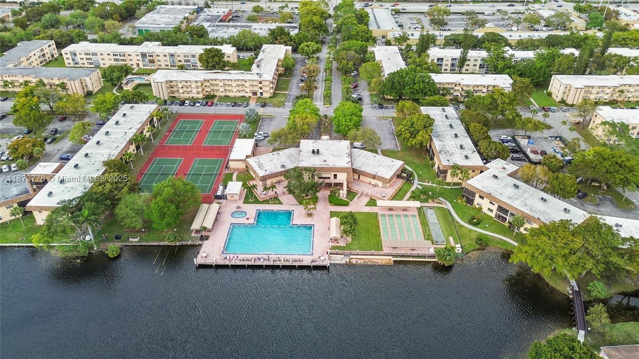 For Sale: $124,900 (1 beds, 1 baths, 730 Square Feet)