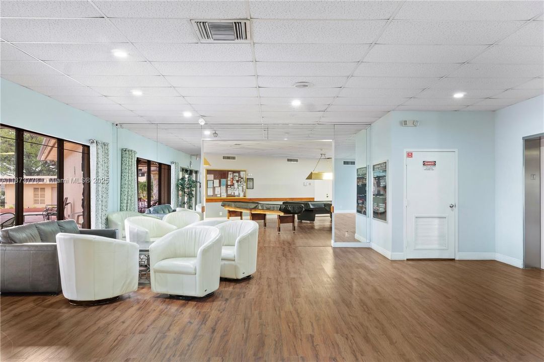 For Sale: $124,900 (1 beds, 1 baths, 730 Square Feet)