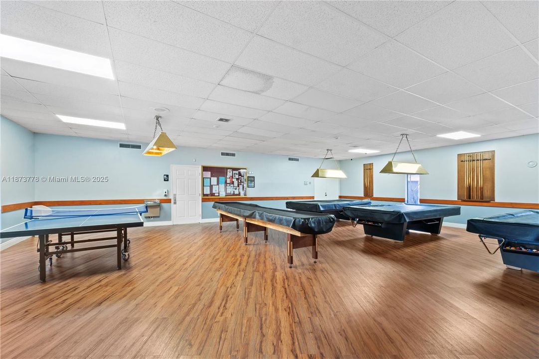 For Sale: $124,900 (1 beds, 1 baths, 730 Square Feet)