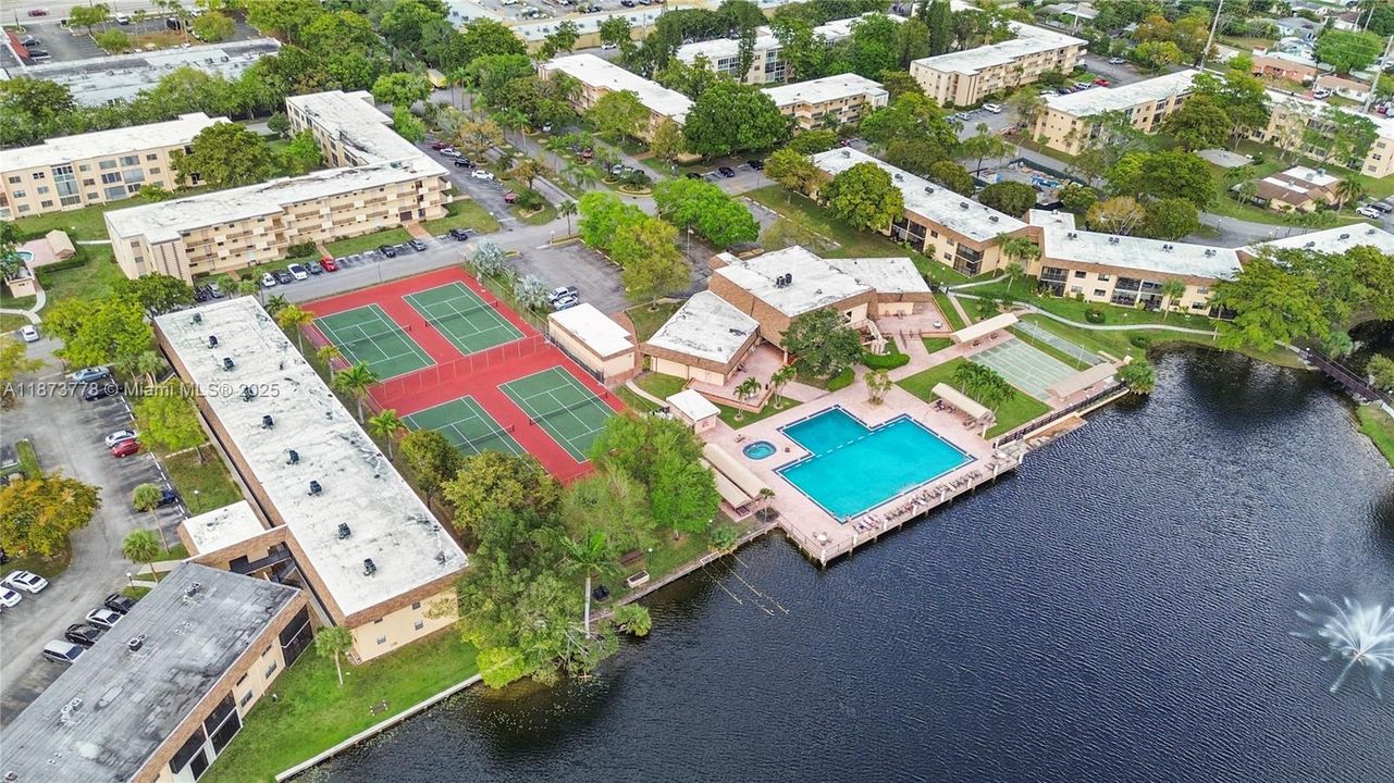 For Sale: $124,900 (1 beds, 1 baths, 730 Square Feet)