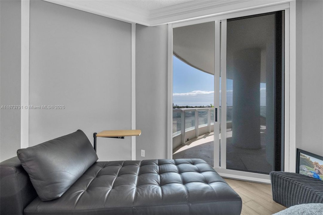 Active With Contract: $8,500 (3 beds, 3 baths, 2970 Square Feet)