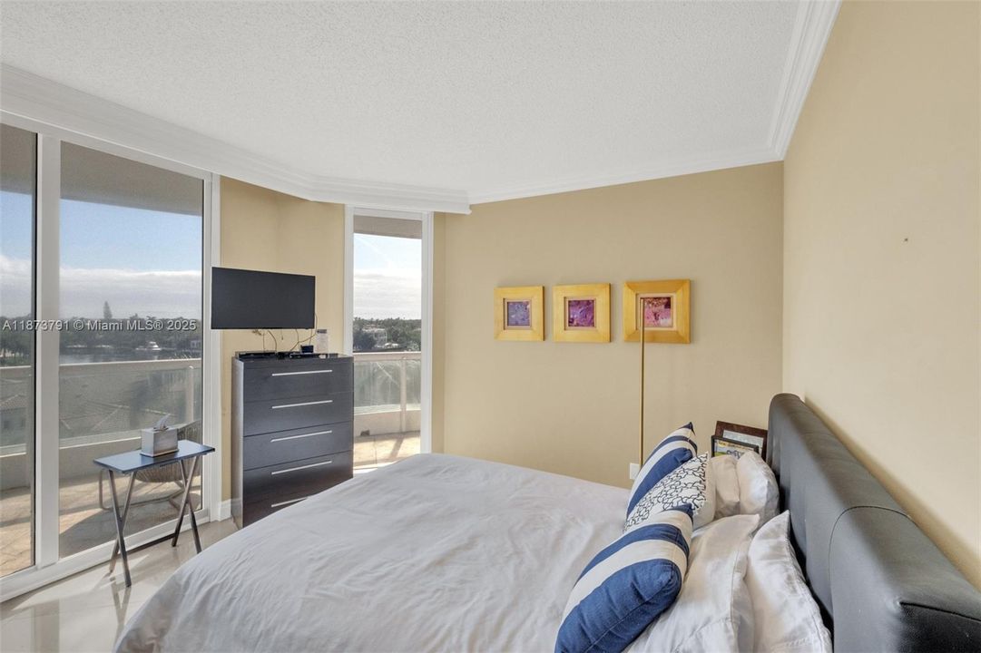 Active With Contract: $8,500 (3 beds, 3 baths, 2970 Square Feet)