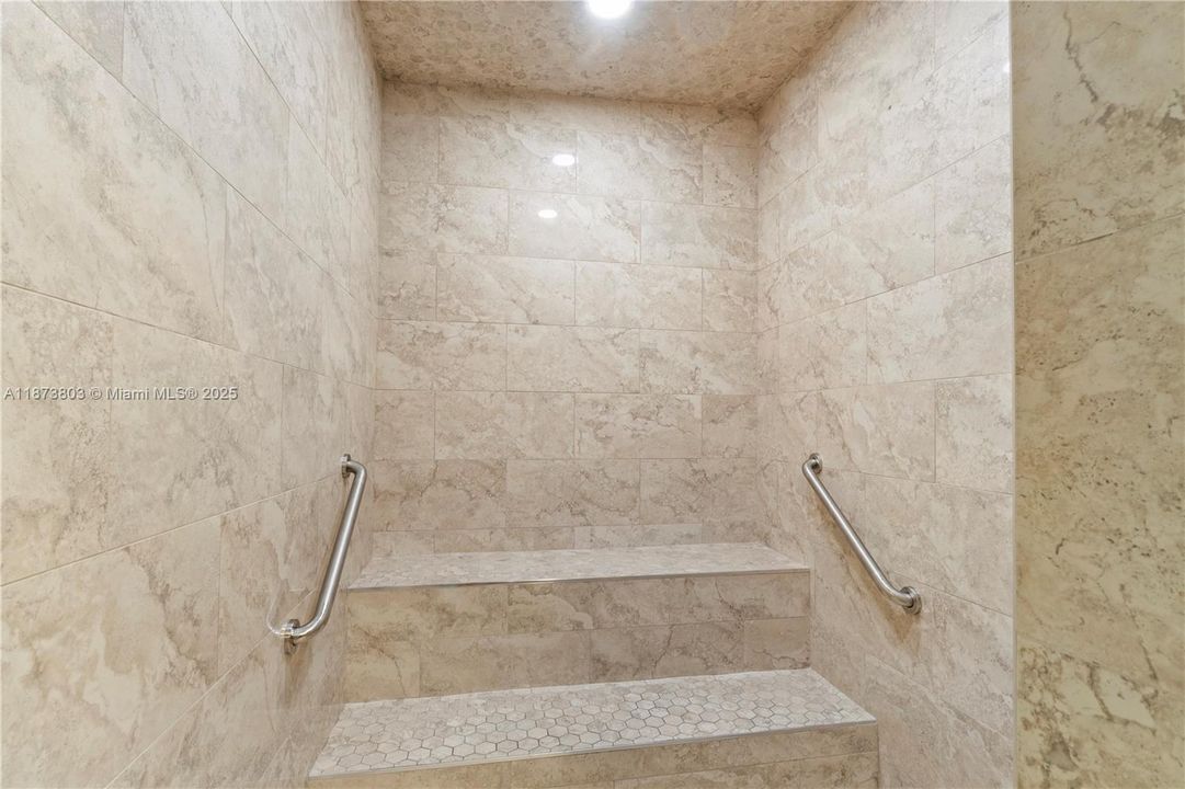 Под контрактом: $1,500 (1 спален, 1 ванн, 730 Квадратных фут)