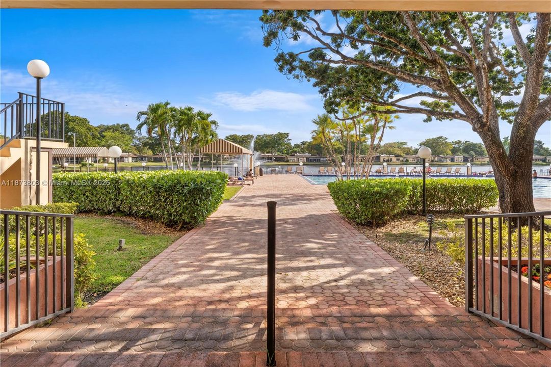 Под контрактом: $1,500 (1 спален, 1 ванн, 730 Квадратных фут)